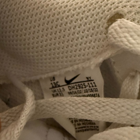 Nike white Air Force 1 LE kids size 13c - Picture 9 of 9